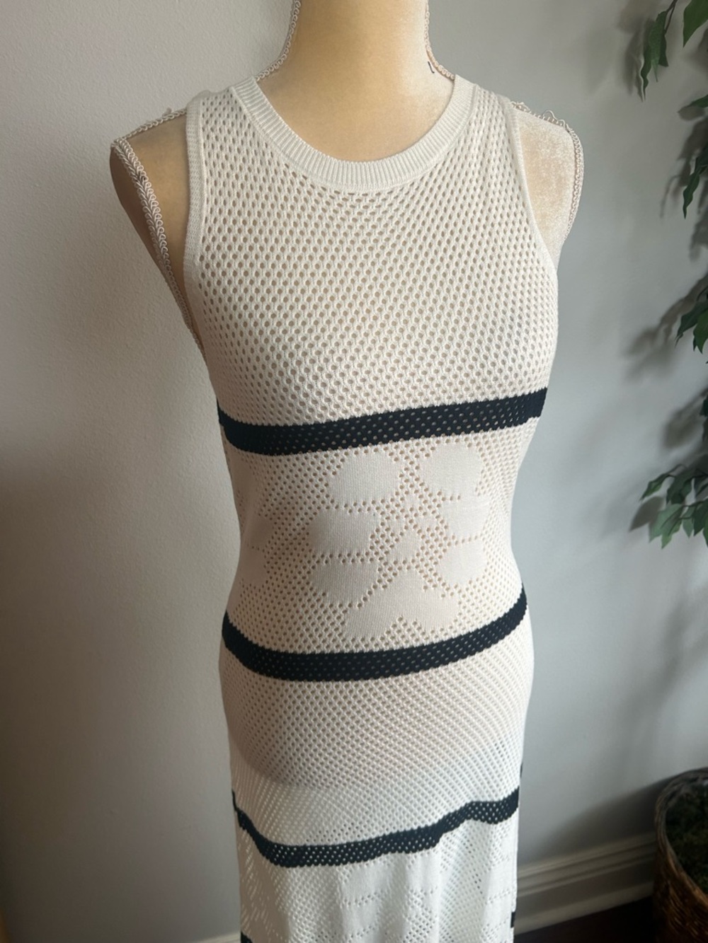 NWT Zesica White Sleeveless Knit Maxi Dress with Black Stripes Sz M - Picture 2 of 5